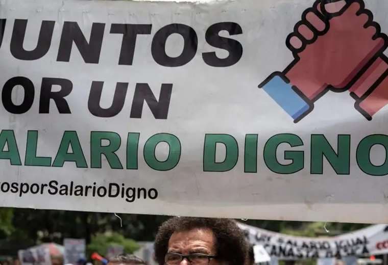 Marchan por "salario digno" y libertad sindical en Venezuela