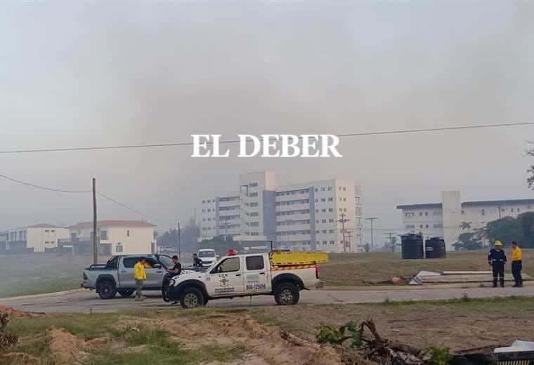 Incendio de magnitud amenazó a dos condominios en el Urubó 