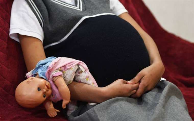 Tasa de embarazo adolescente en Bolivia baja a 14,34%