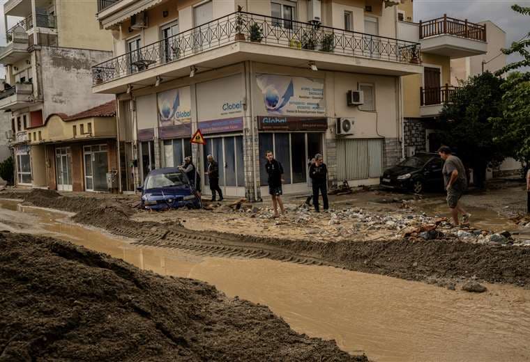 Rescatan a miles de personas en Grecia atrapadas por las nuevas inundaciones