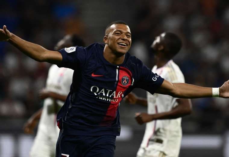 El PSG goleó (1-4) en Lyon con nuevo doblete de Mbappé