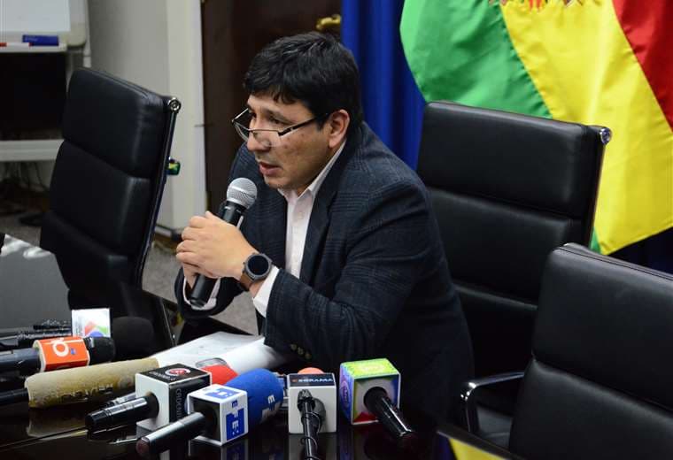 Admite que hubo algunas restricciones: ministro de Hidrocarburos asegura que el abastecimiento de combustible está garantizado 