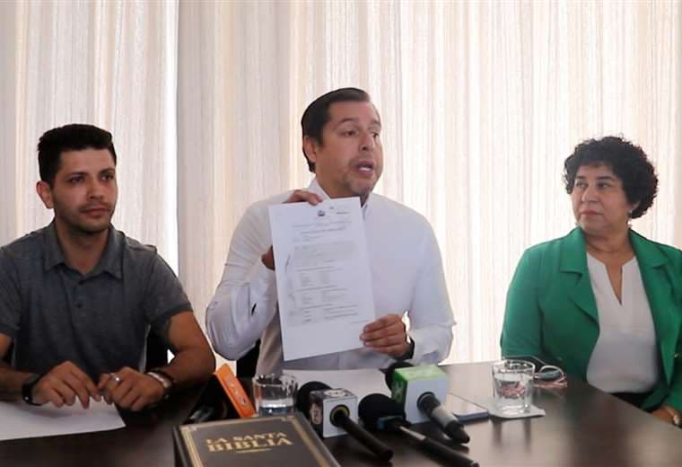 Defensa de familiares de víctimas en Montero denuncia que no fueron notificados con el sobreseimiento en favor de Choque y anticipan impugnación