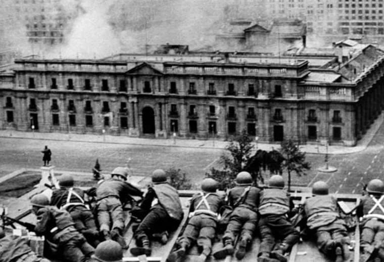 "A 50 años del golpe contra Allende, la sociedad chilena está congelada… Estamos caminando en puntillas"