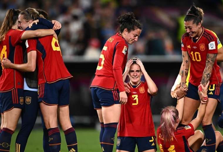 Las futbolistas de la liga femenina española van a la huelga por mejoras salariales