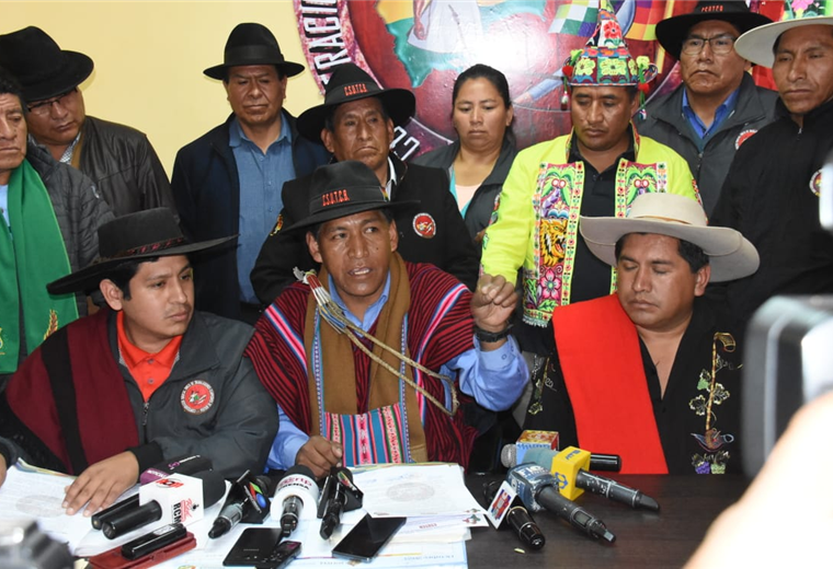 Conferencia de prensa de la Confederación de Trabajadores Campesinos de Bolivia. Foto. ABI