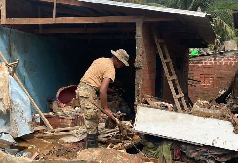 Una de las viviendas destruidas en Tipuani. Foto de archivo: Defensa Civil 