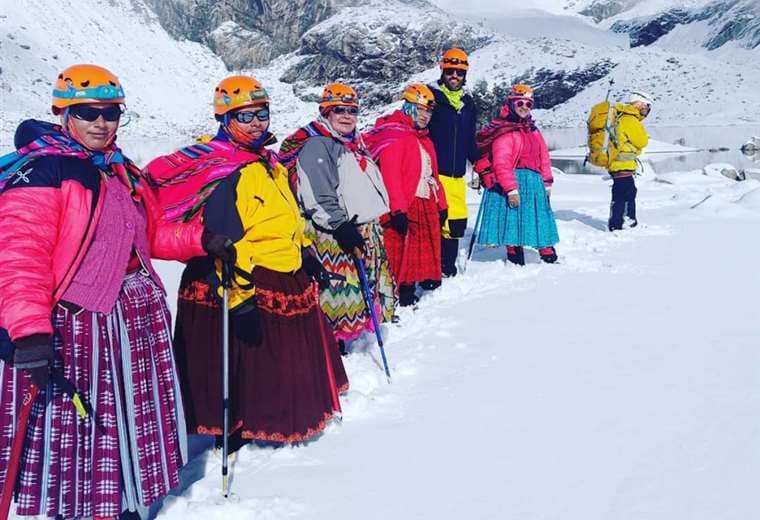 Cholitas Escaladoras rumbo al Everest buscan recursos para hacer posible la aventura
