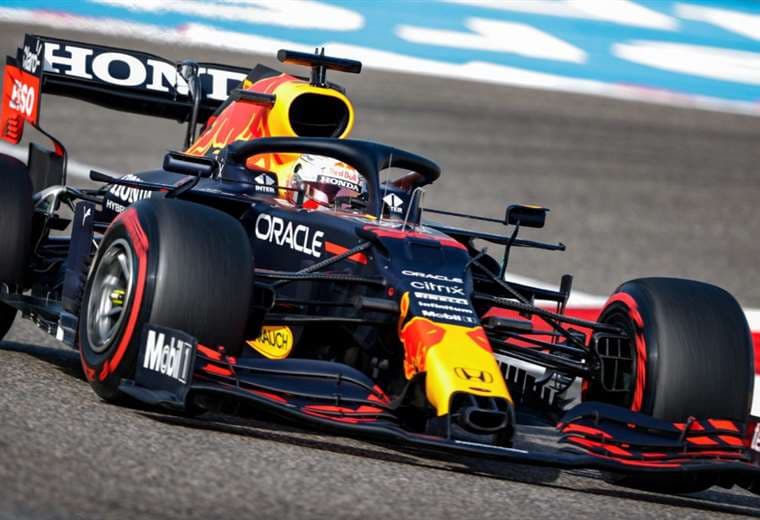 Verstappen domina la primera jornada de ensayos de pretemporada de F1