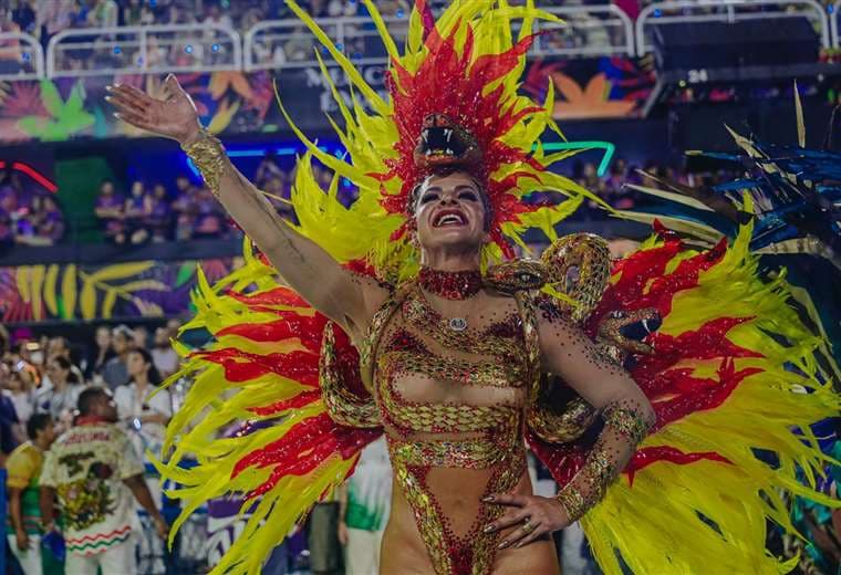 Carnaval de Brasil: Karen, una serpiente de fuego ('boitatá') solidaria que quiere mucho a los bolivianos 