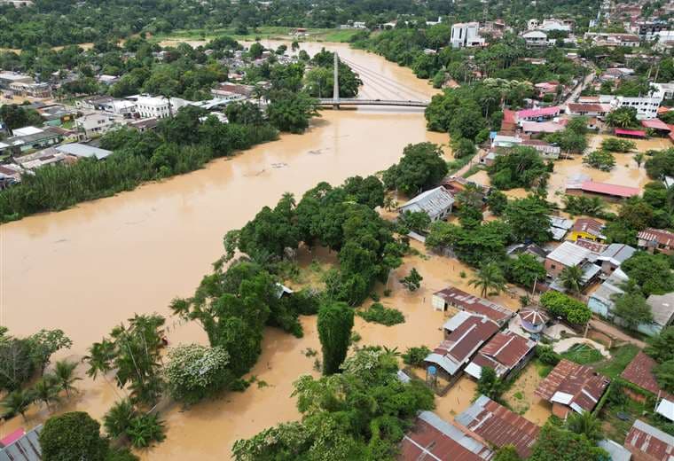 Las aguas del río Acre crecieron e inundaron algunas zonas de Cobija. Foto: Regis Richter