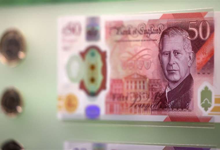  Nuevos billetes con la efigie del rey Carlos III expuestos en Londres