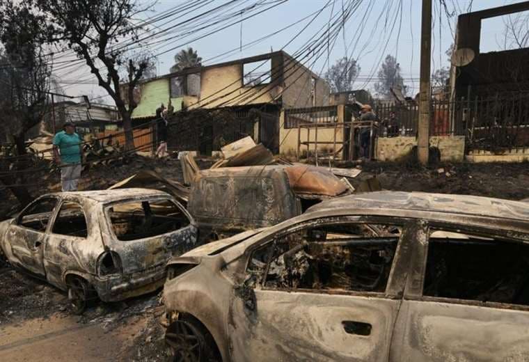 Las llamas consumieron zonas residenciales en Valparaíso Foto| AFP