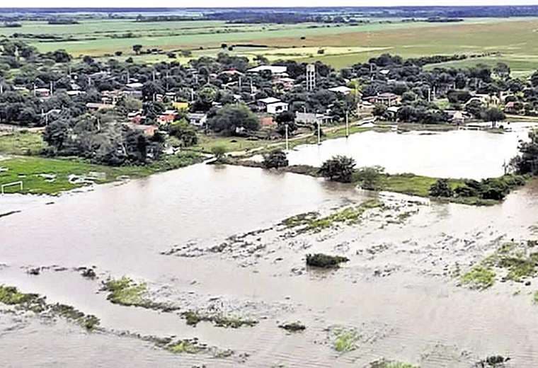 Campo de soya inundado en Cuatro Cañada