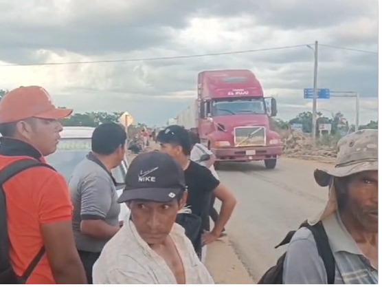 Pobladores del trópico cochabambino instalan vigilia en el Puente Ichilo