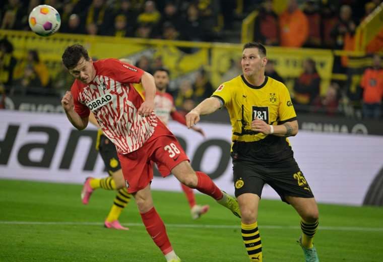 Imagen del partido entre Dortmund y Friburgo. AFP