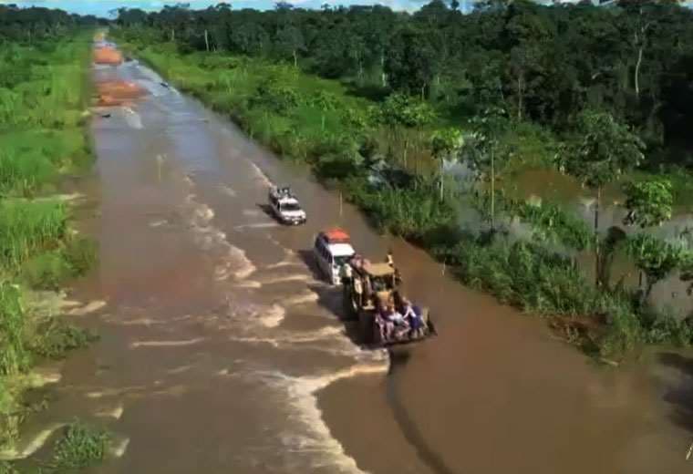 Se desborda el río Tahuamanu en Pando y una carretera es cerrada  