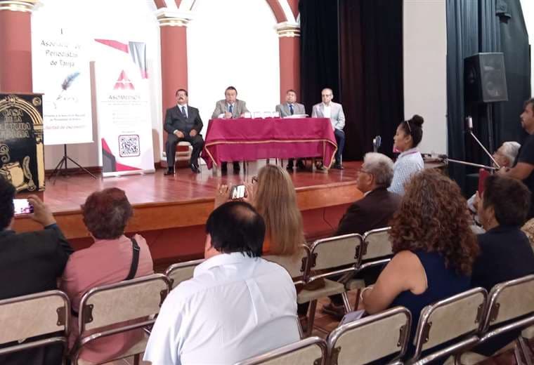 Galardonan a comunicadores en la antesala al Día del Trabajador de Radio y Televisión en Tarija