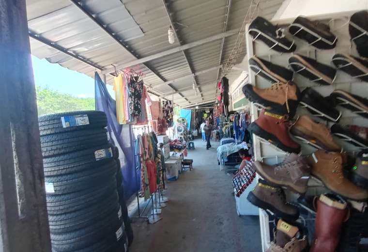 Predomina el comercio informal de los neumáticos en Bermejo 