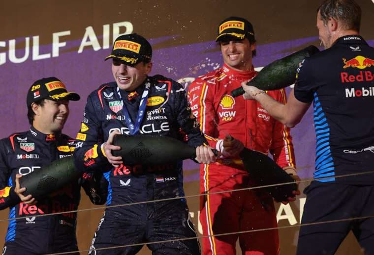 Verstappen comenzó con triunfo en Baréin, Pérez y Sainz completaron el podio