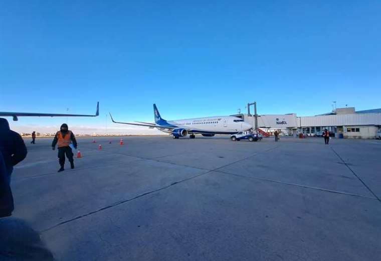 Instruyen investigar y sancionar a los responsables del incidente registrado en el aeropuerto de El Alto 