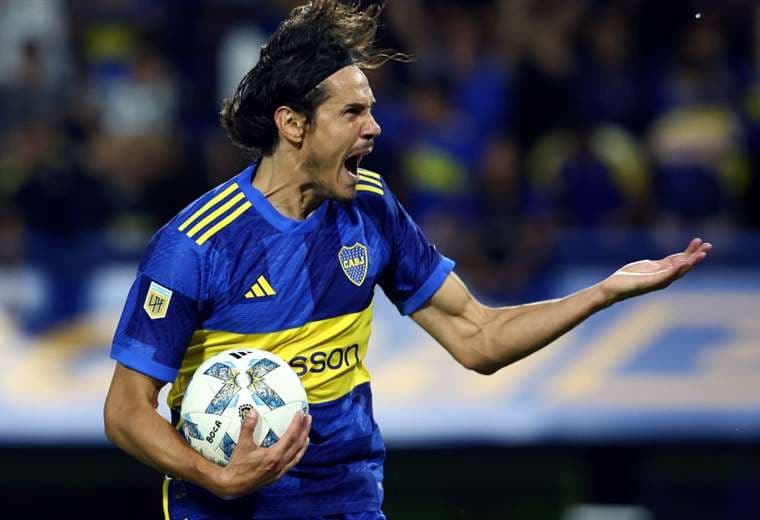 Cavani acaba con su sequía y con tres goles hace festejar a Boca Juniors