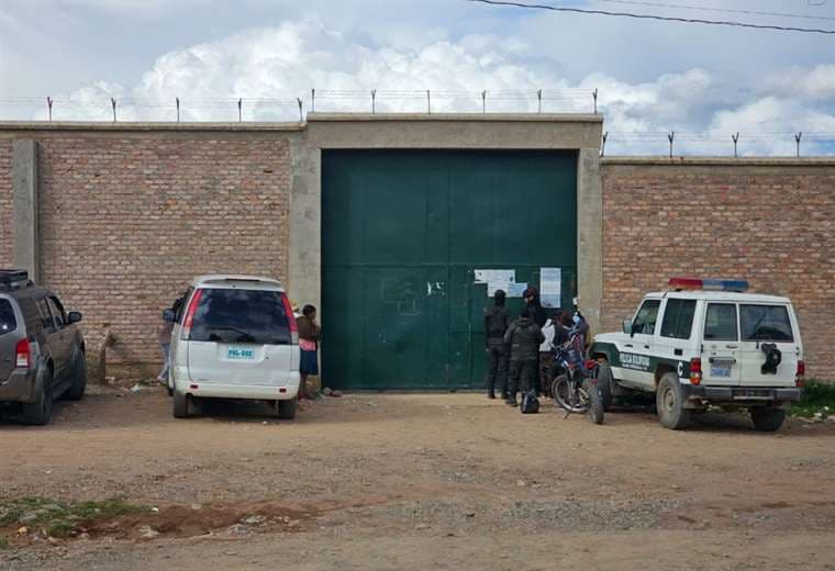 Potosí: cinco policías son aprehendidos por la fuga de 17 reos de la cárcel de Uncía