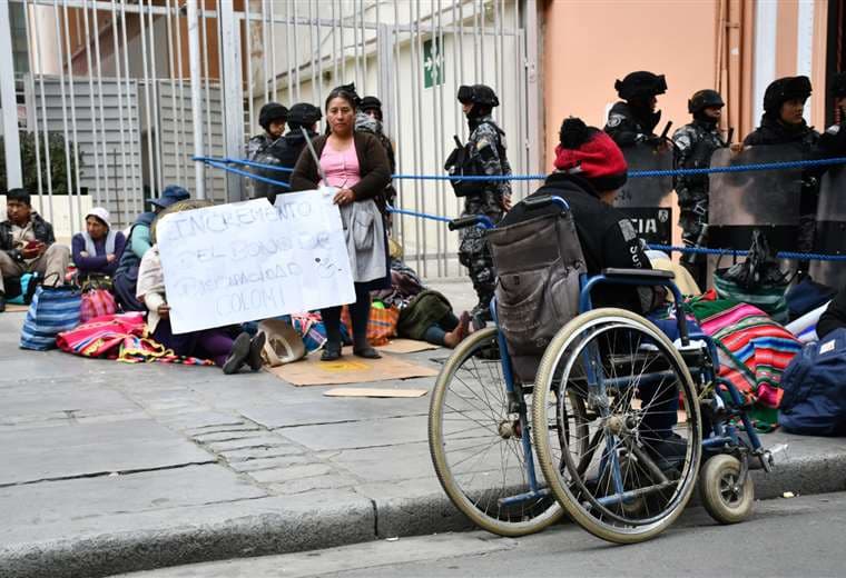 Cuatro marchas paralizan La Paz y autoridades no logran desactivar las protestas