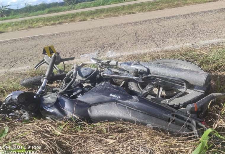 Policía busca identificar a motociclista que falleció en la ruta Santa Cruz - Cochabamba