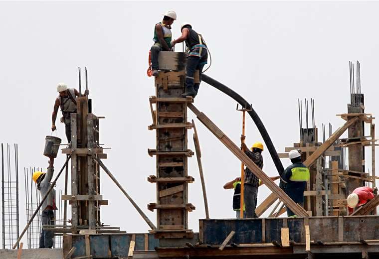 Constructoras advierten que el incremento salarial eleva la carga social hasta 41,7%