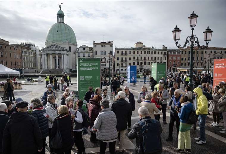 Venecia lanzó un plan para cobrar un boleto diario de cinco euros a los turistas / AFP