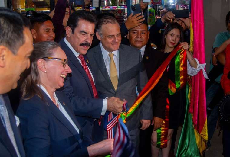 El alcalde y el gobernador de Cochabamba inauguraron la Fexco, anoche