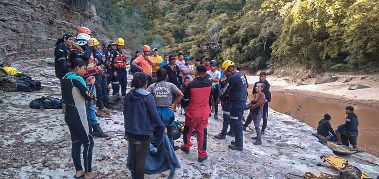 Rescatistas de la Gobernación recuperan cuatro cuerpos ahogados en San Javier y Samaipata