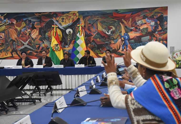 El presidente Arce lidera la reunión del Consejo de Autonomías, que trata los avances del censo