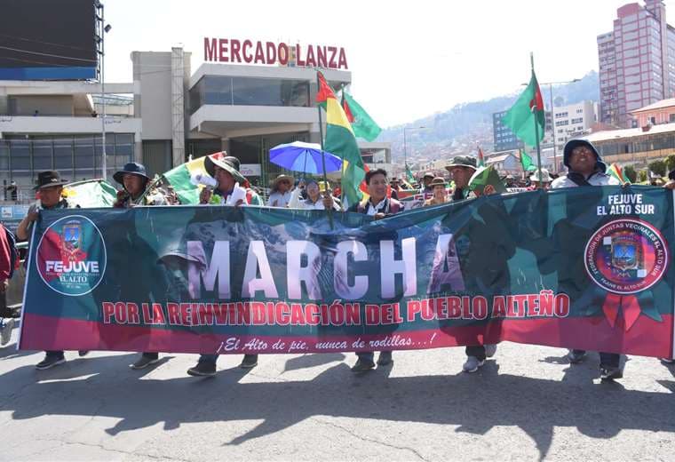 Sectores ajenos al MAS de El Alto marchan, exigen obras y mejores condiciones de vida