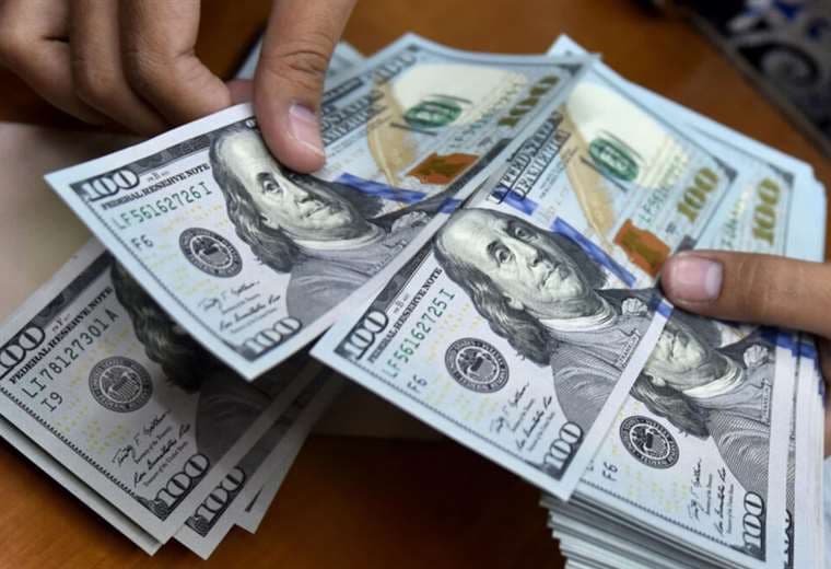 Escasez de dólares: Arce advierte a exportadores con “sacar alguna medida para que traigan el 100% de las divisas”