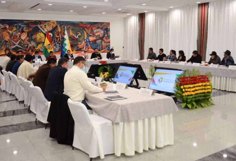 Siete de nueve gobernadores confirmaron su presencia en el Consejo de Autonomías, según el Gobierno 