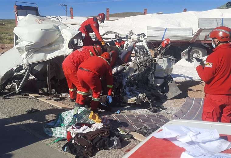 14 personas mueren en accidente fatal en la carretera Panamericana en la ruta Oruro-Potosí