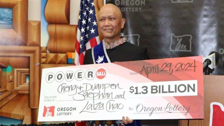 El inmigrante enfermo de cáncer que ganó un premio de $us 1.300 millones en la lotería en EE.UU.