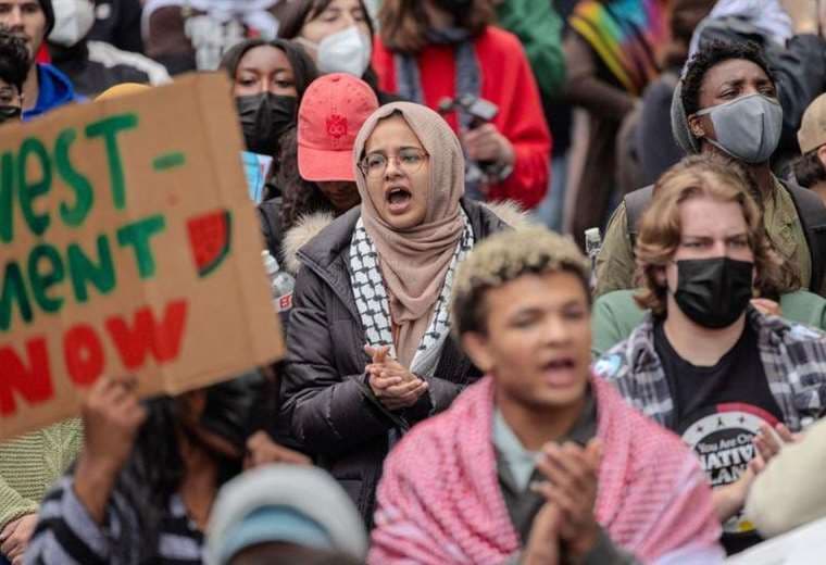 "Nuestra universidad se lucra con la muerte": qué es la "desinversión" en Israel que exigen estudiantes a las universidades de EE.UU. en sus protestas