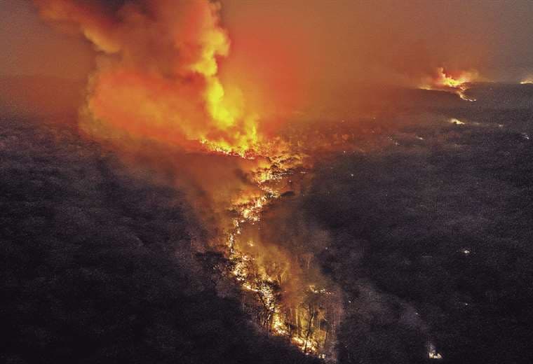 México: varios incendios forestales amenazan Valle de Bravo